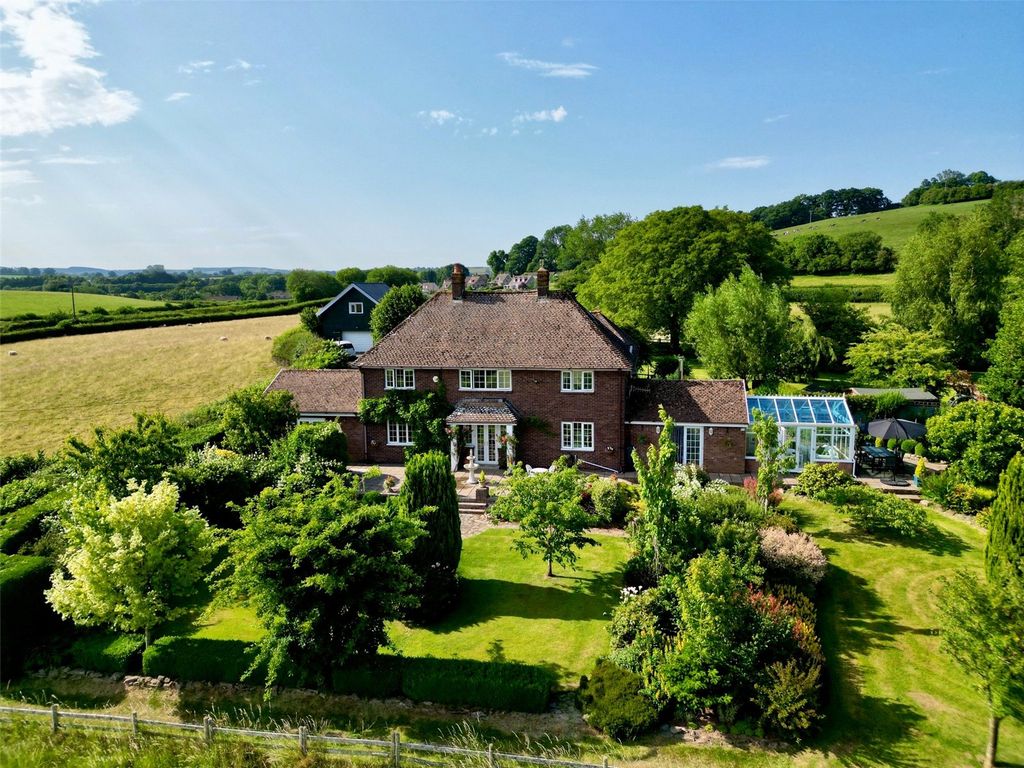 Property photo 1 of 33 Picture No. 02