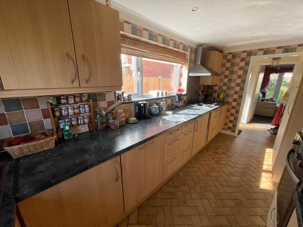 Property photo 2 of 16 Picture No. 15