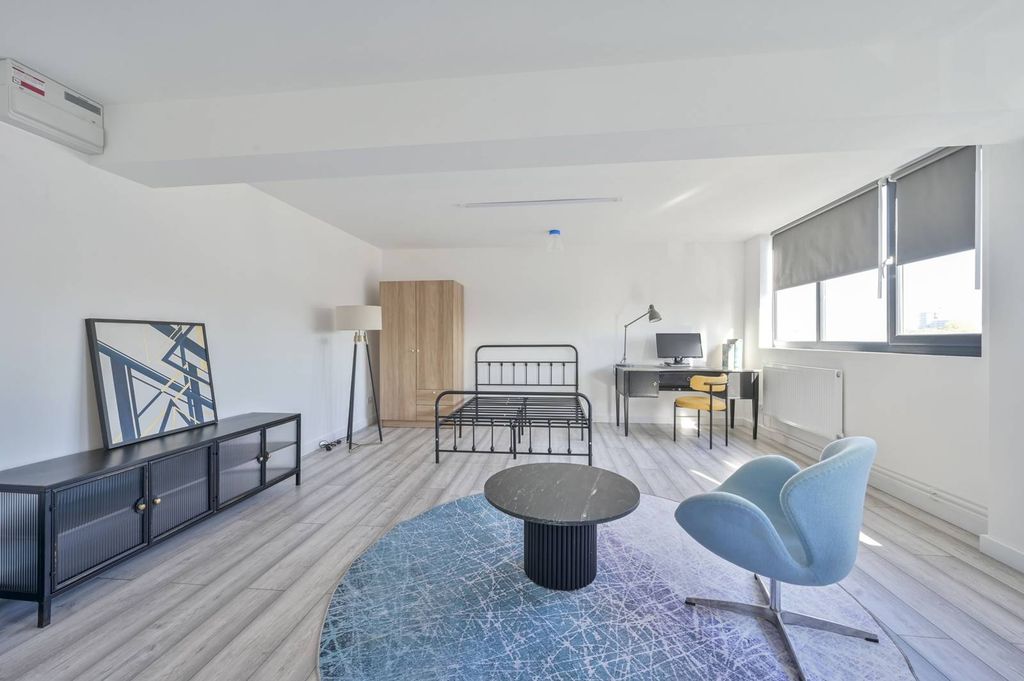 Property photo 2 of 6