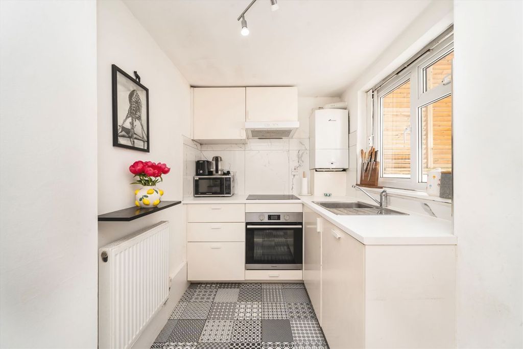 Property photo 3 of 6