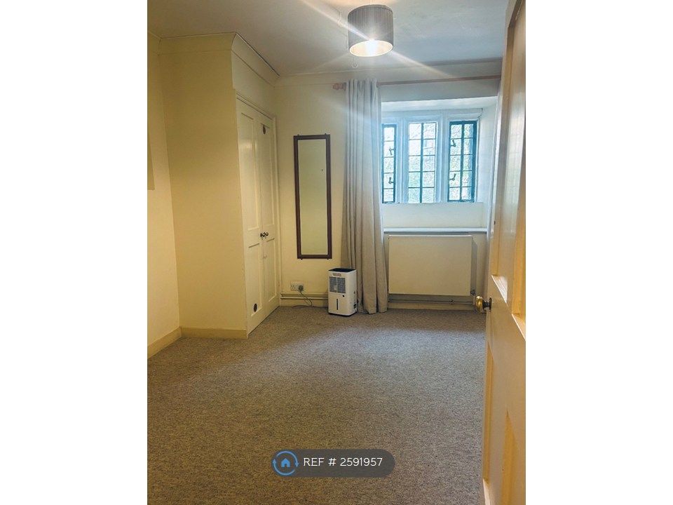Property photo 3 of 5 Bedroom
