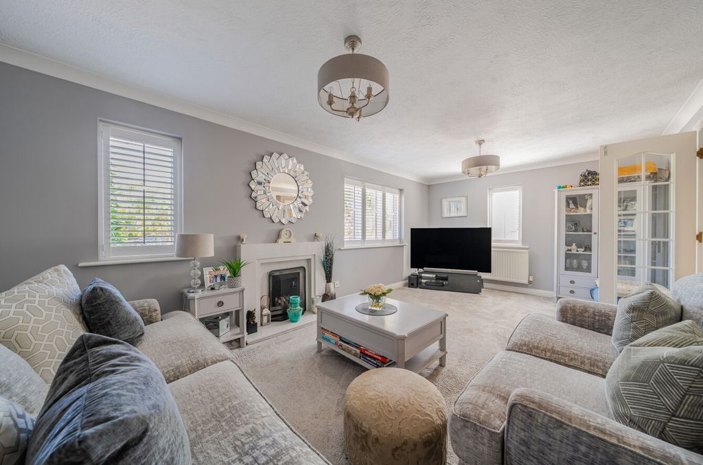 Property photo 3 of 21 1502694-12-6A7Dae...