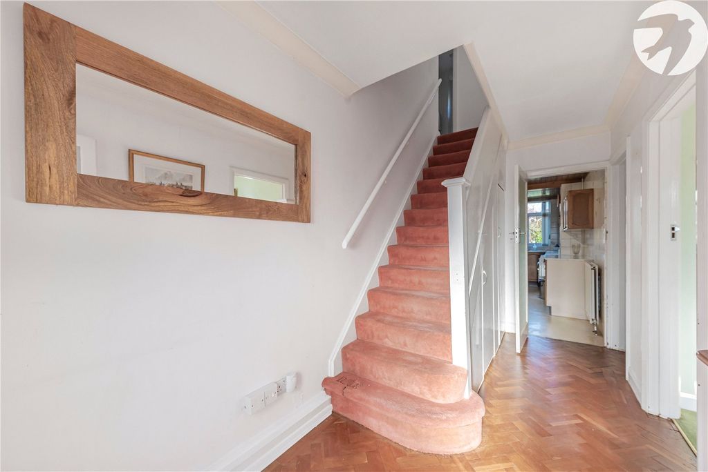 Property photo 3 of 23 Entrance Hall