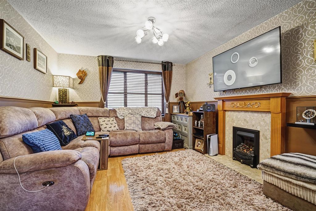 Property photo 2 of 18 Lounge/Dining Room