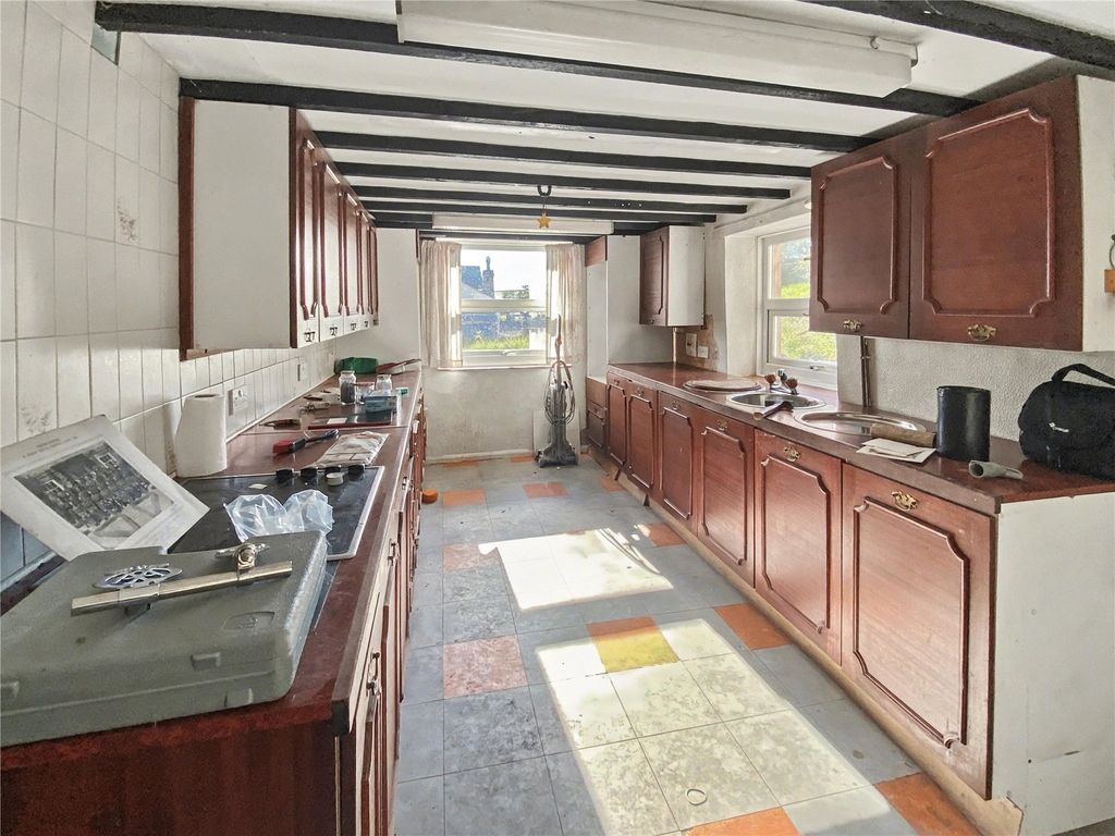 Property photo 2 of 12 Kitchen