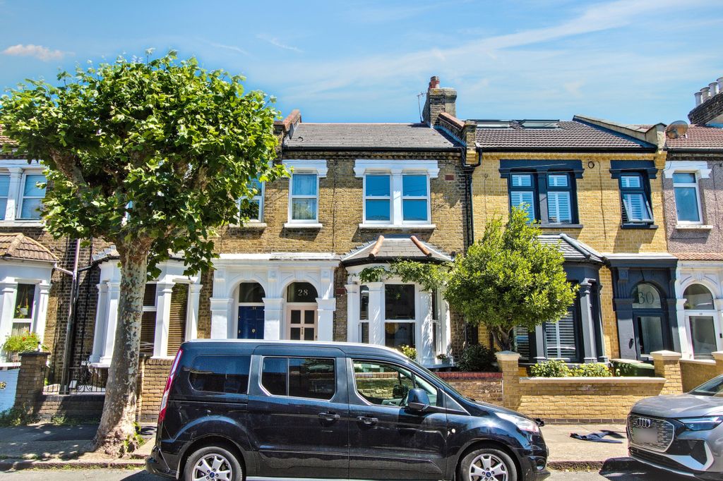 Property photo 1 of 11 Flat B, 28 Bolton Road, Stratford, London, E15 4Jy