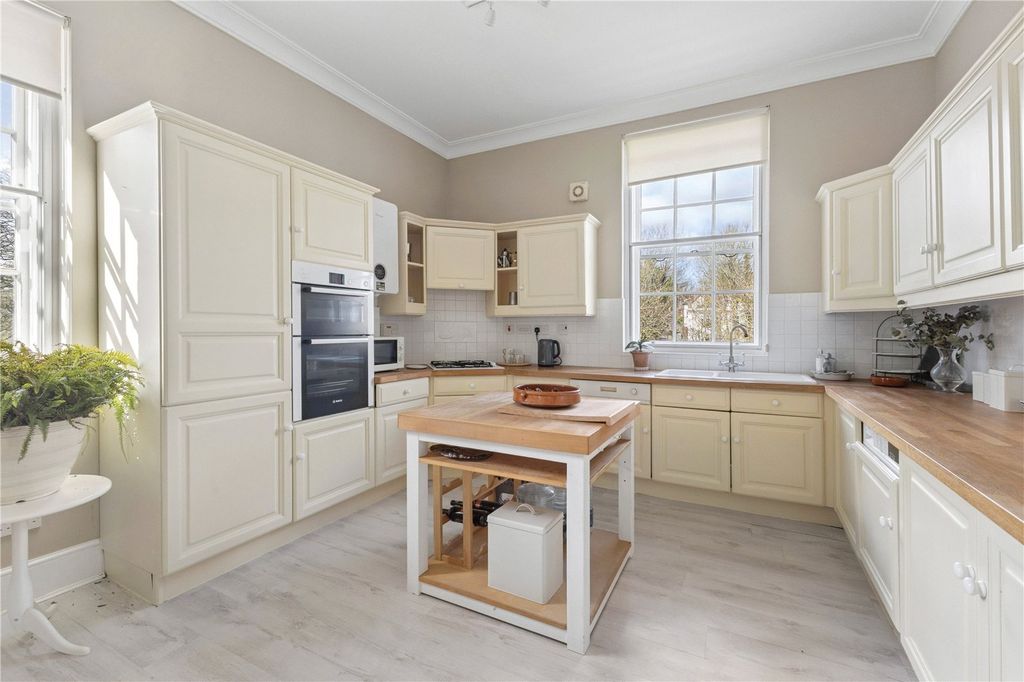 Property photo 3 of 9 Kitchen