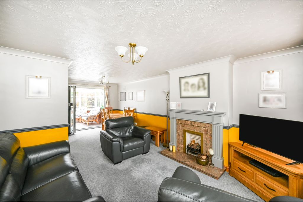 Property photo 2 of 31