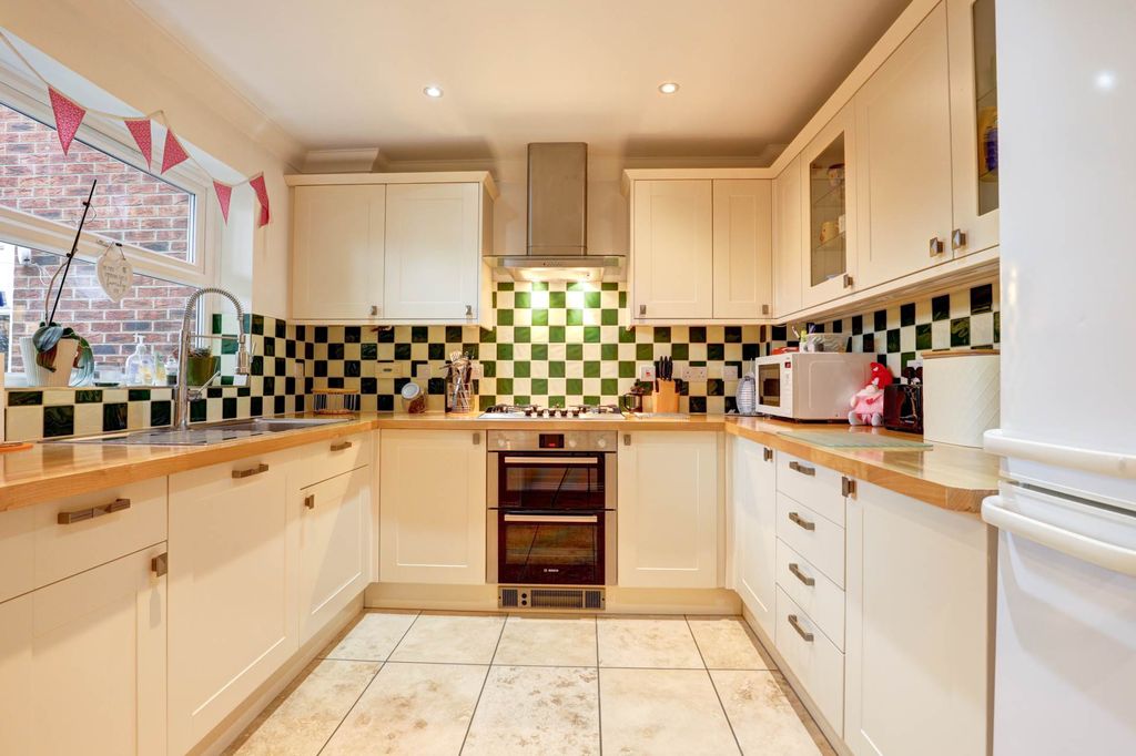 Property photo 2 of 17