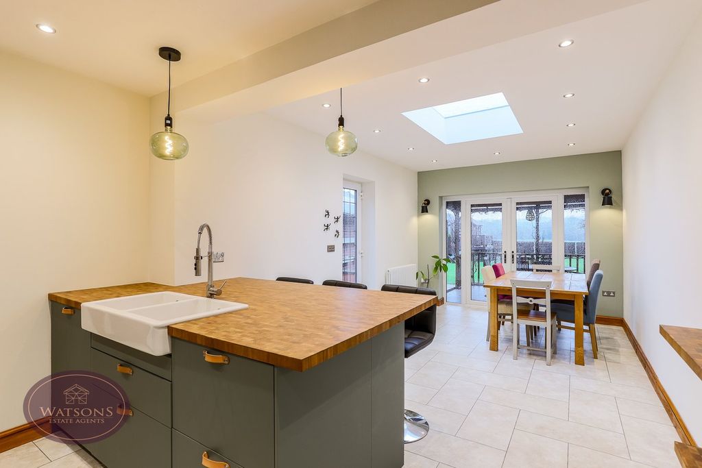 Property photo 3 of 25