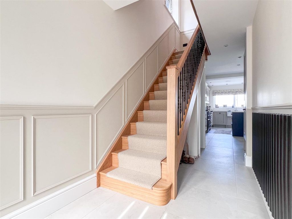 Property photo 3 of 28 Hall