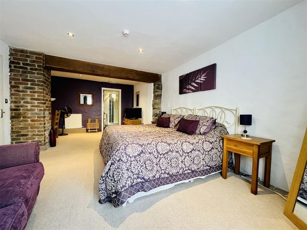 Property photo 1 of 26 Guest Bedroom 2