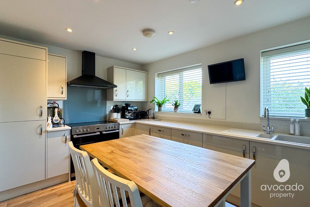 Property photo 2 of 21 5304283