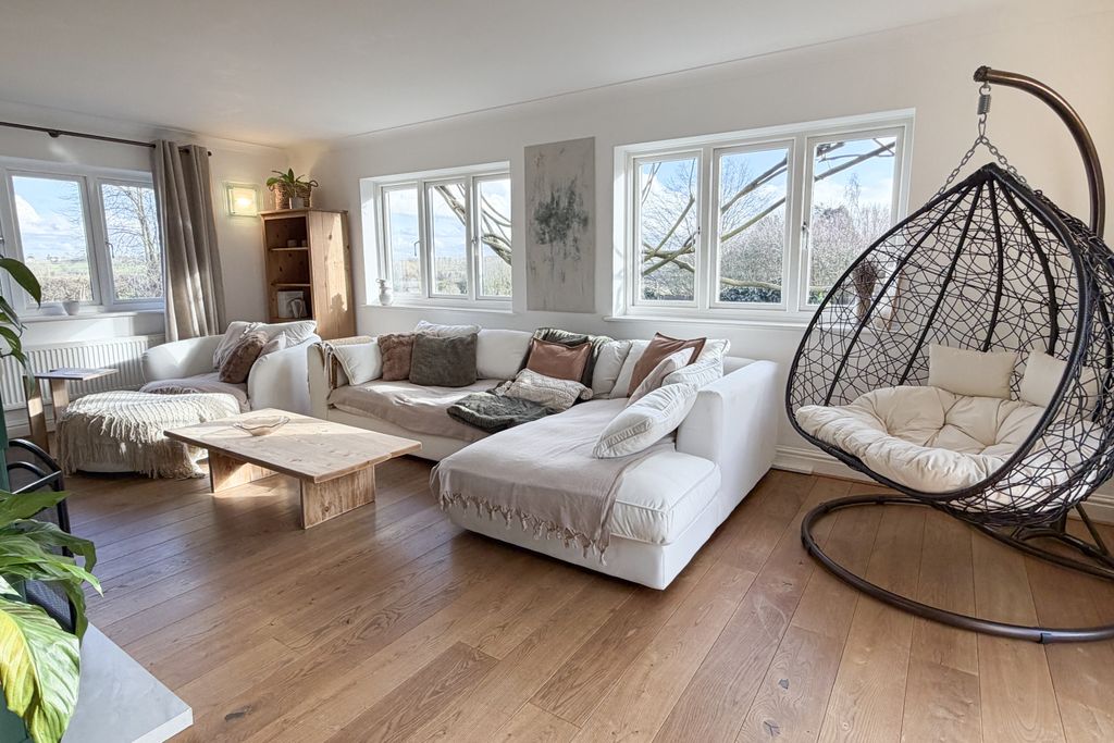 Property photo 3 of 33 3.Jpg