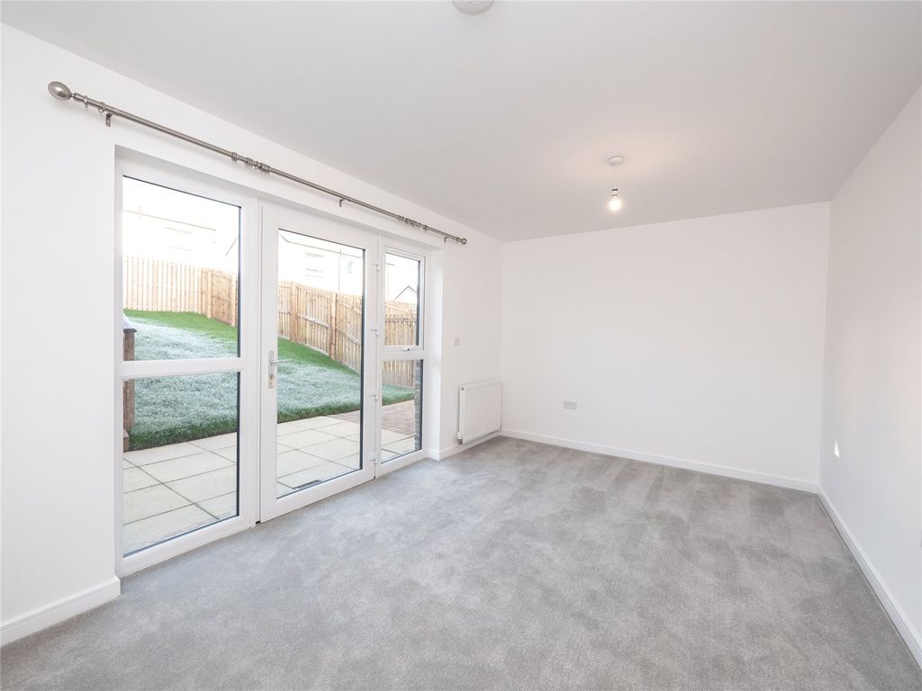 Property photo 2 of 19 Picture No. 12