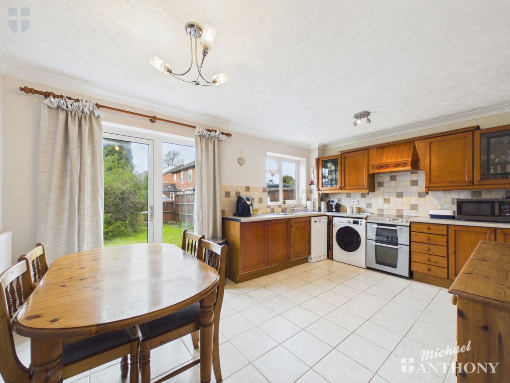 Property photo 2 of 12 Cam03218G0-Pr0966-Still006