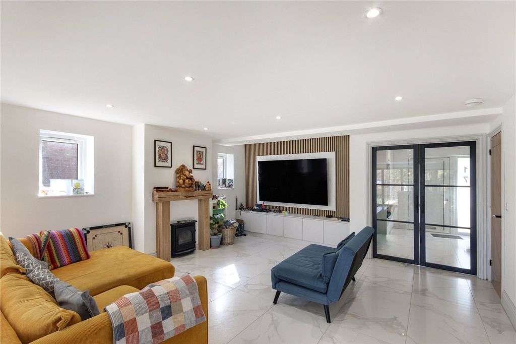 Property photo 3 of 16 Sitting Room