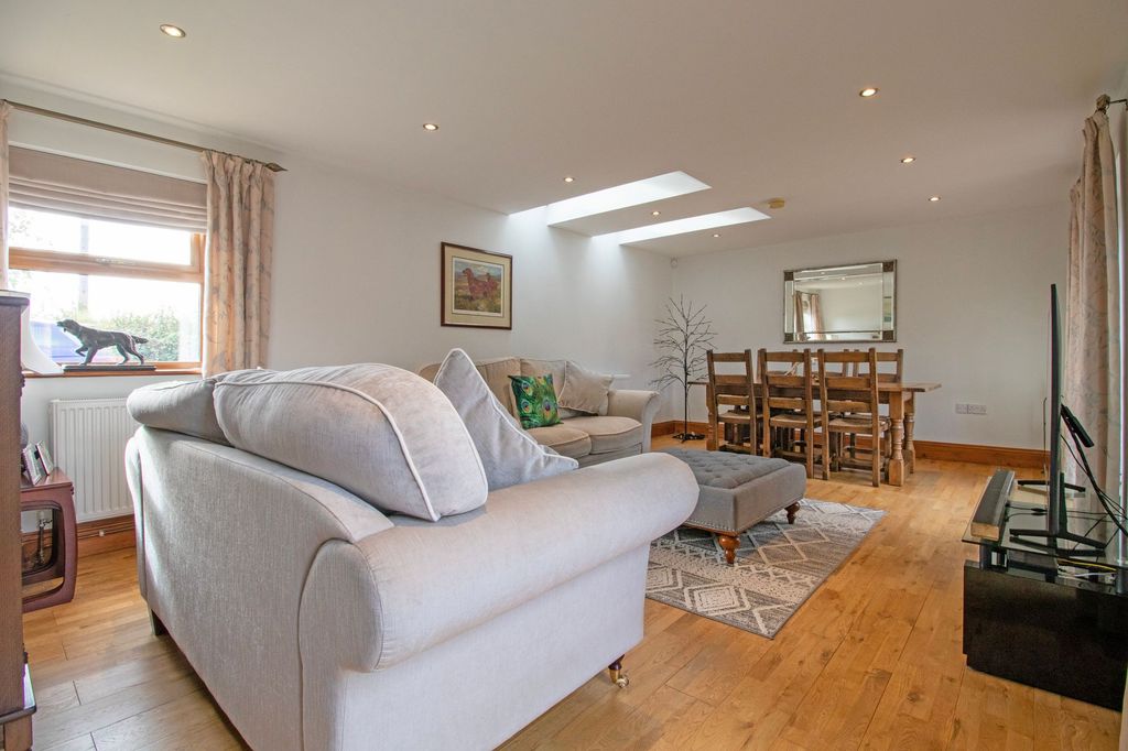 Property photo 2 of 50