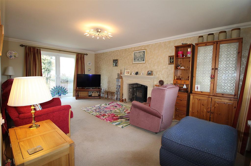 Property photo 3 of 24 Living Room