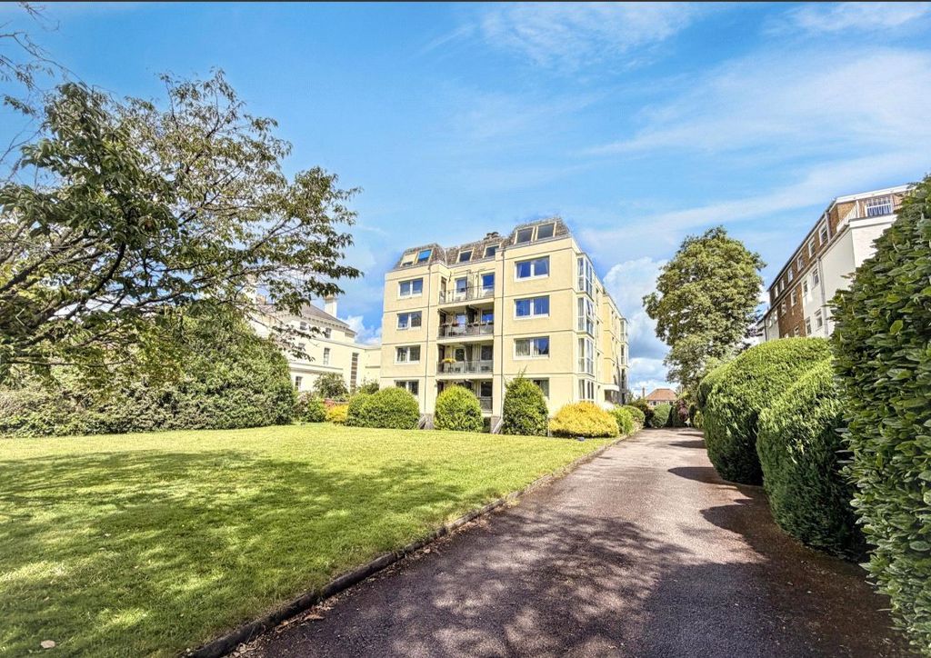 Property photo 1 of 11 Fairhavens Court