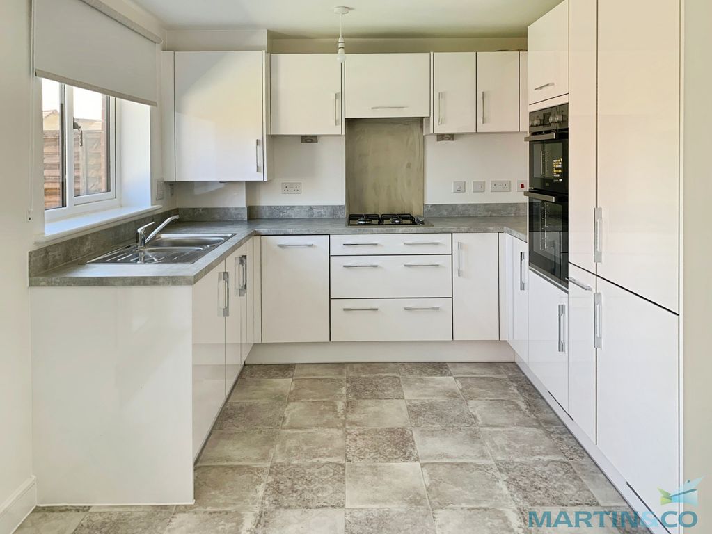 Property photo 2 of 11 1606Db18-Kitchen