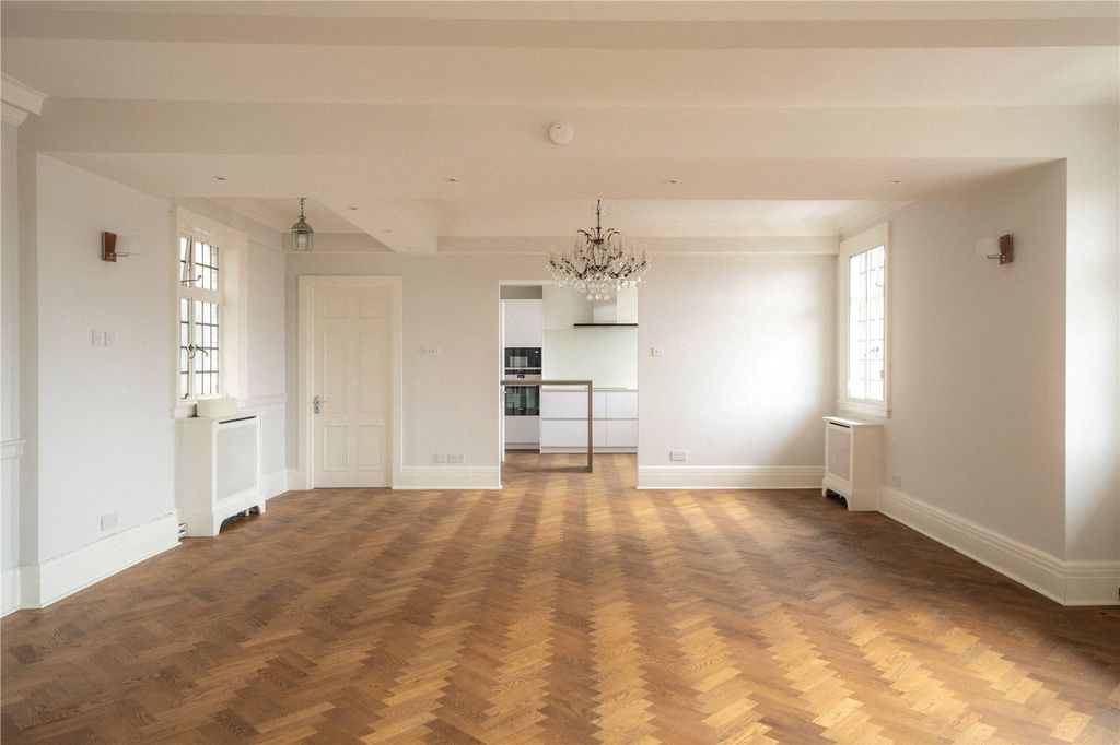 Property photo 1 of 14 Living Room