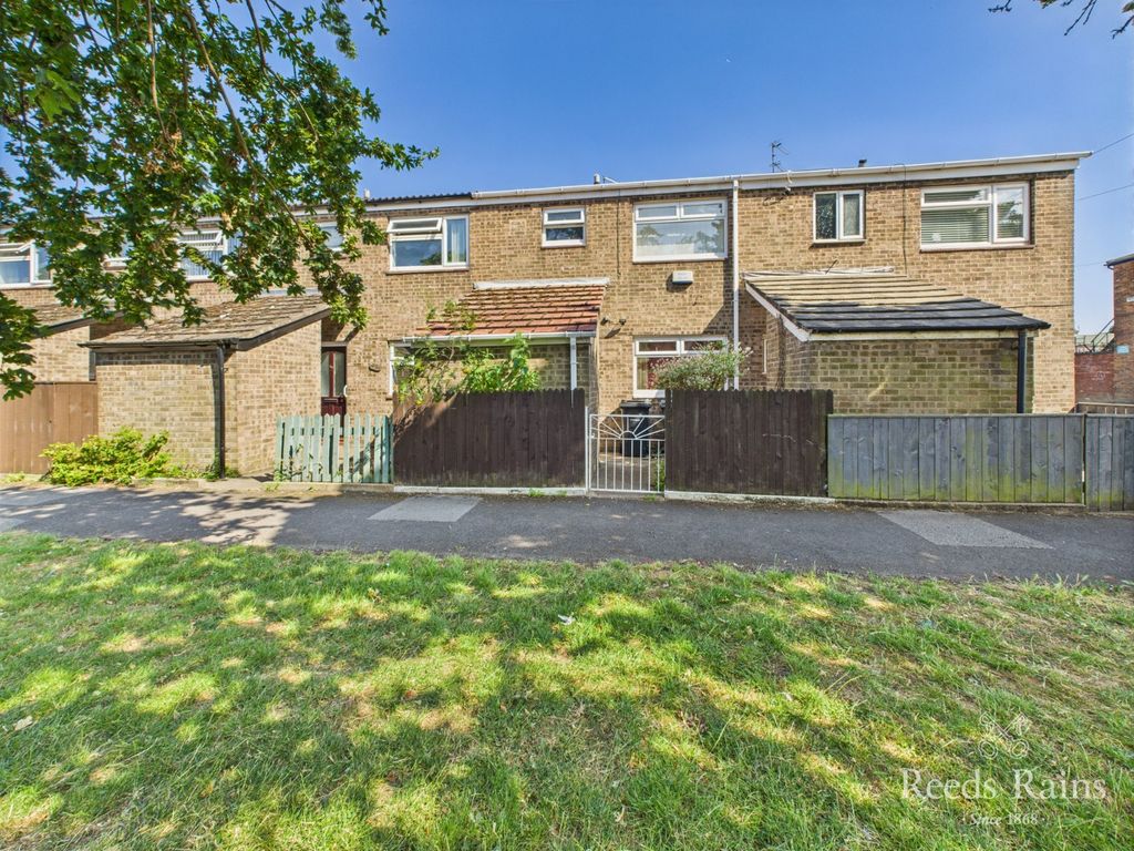 Property photo 1 of 17 Front Garden