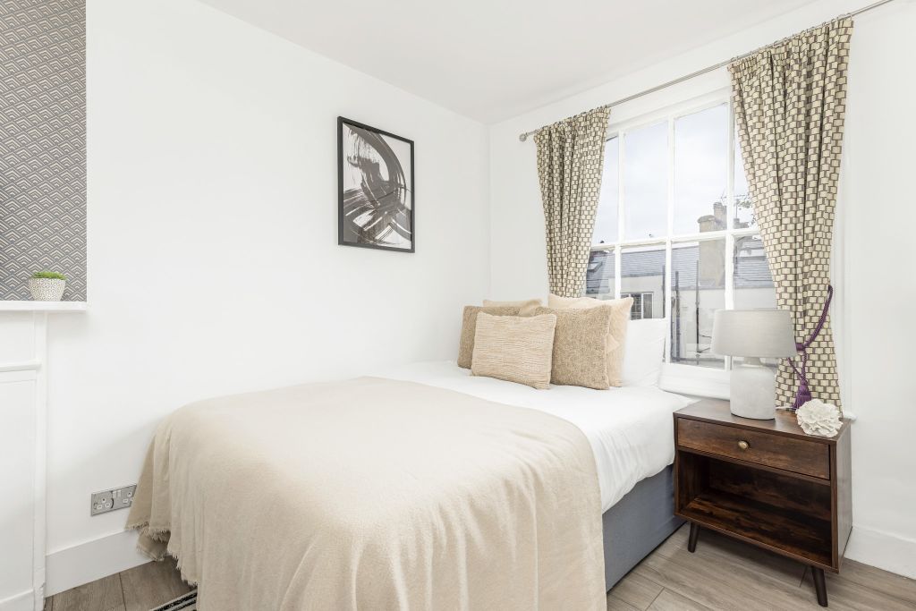 Property photo 3 of 24 Bedroom