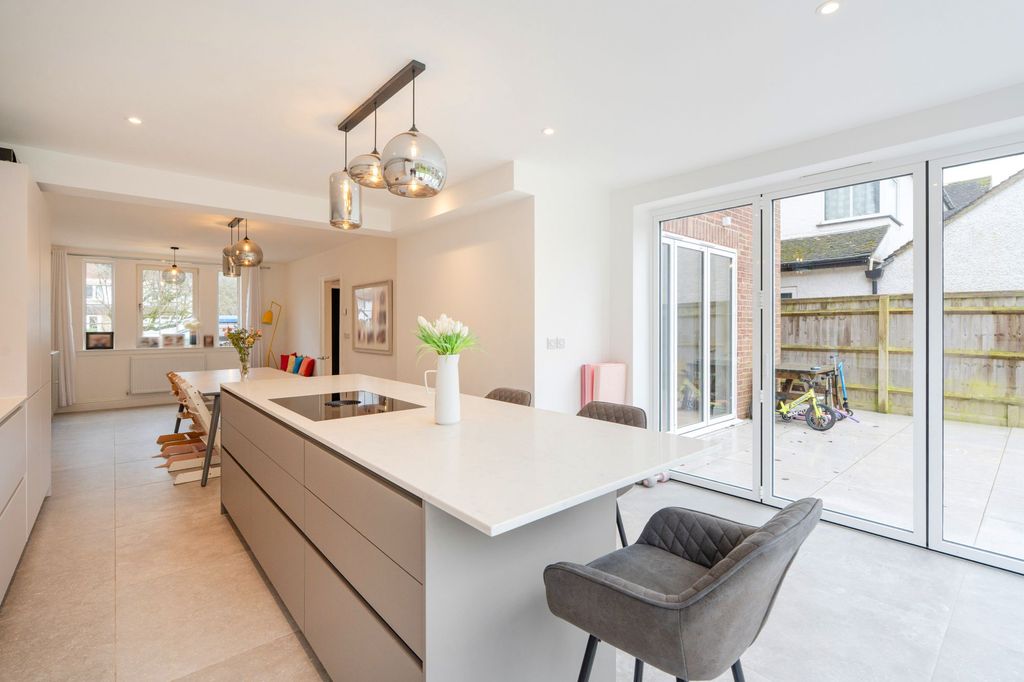 Property photo 3 of 23 Kitchen