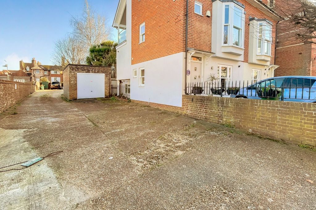 Property photo 1 of 4