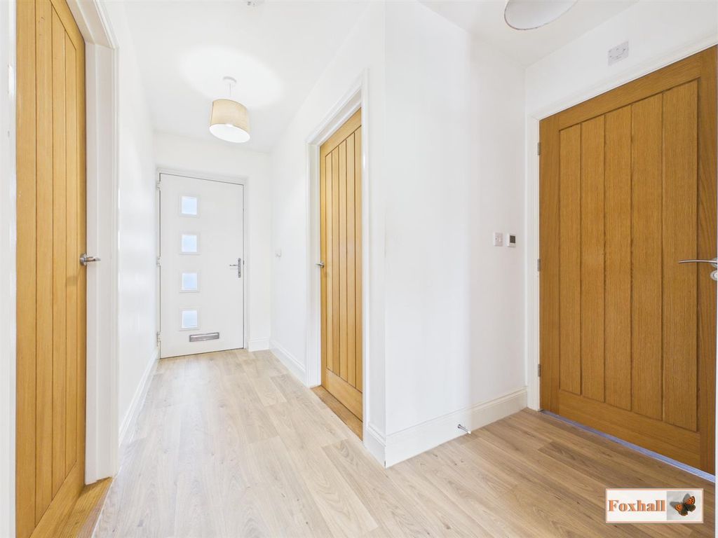 Property photo 3 of 16 Entrance Hallway