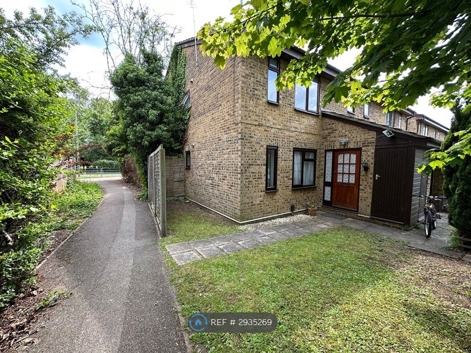 Property photo 1 of 7 Clarendon Close