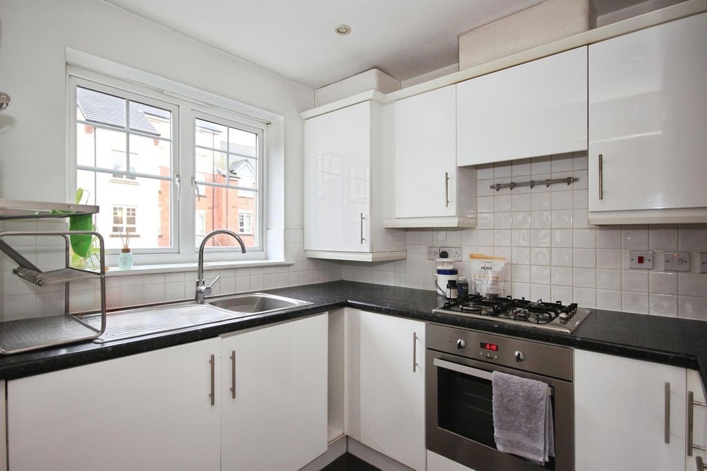 Property photo 3 of 12