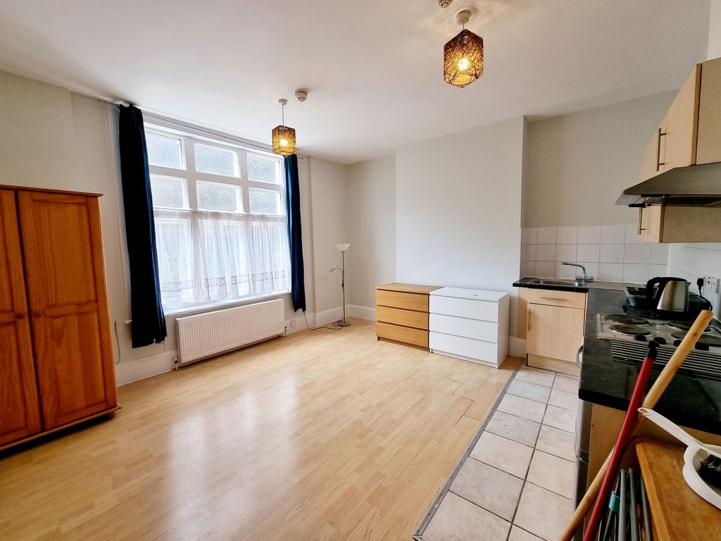 Property photo 2 of 6 Photo 4