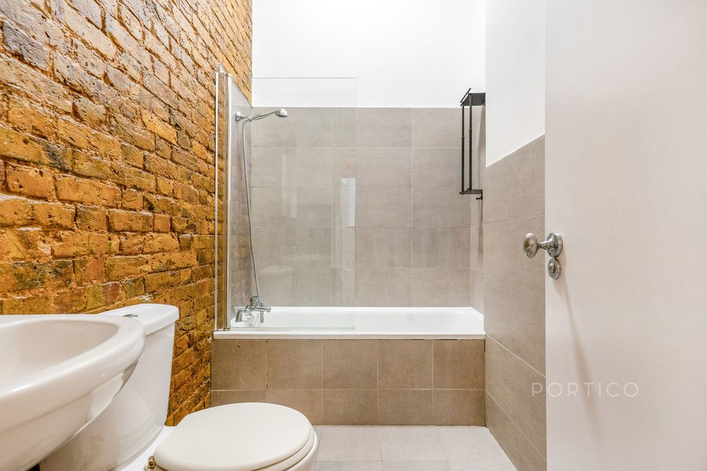 Property photo 3 of 16 Bathroom