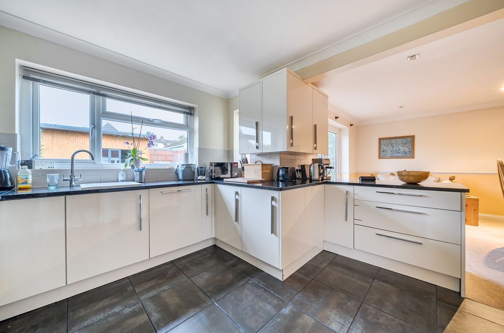 Property photo 3 of 21 1388356-12-69402E...