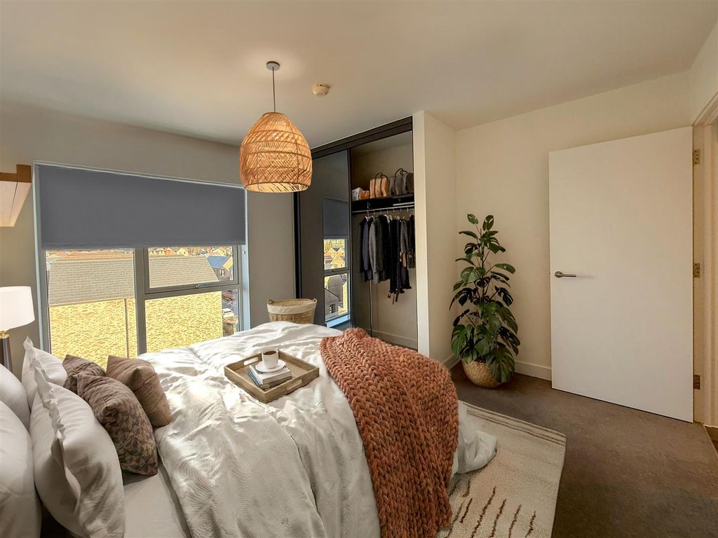 Property photo 2 of 16 Bedroom_.Jpg