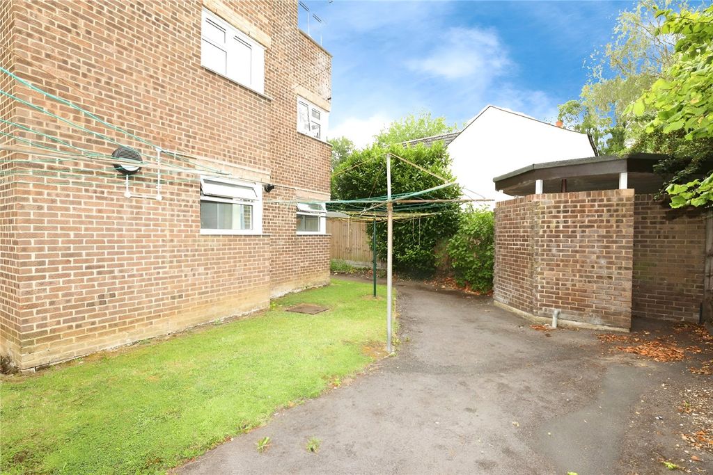 Property photo 2 of 10 Communal Area