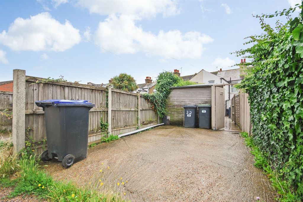 Property photo 3 of 23