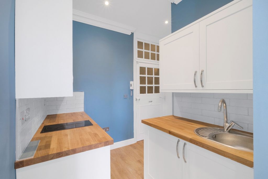 Property photo 2 of 10 4321681