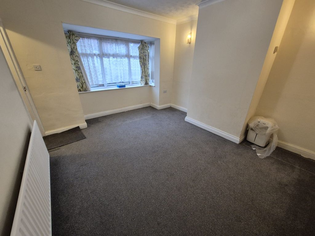 Property photo 2 of 8 Lounge