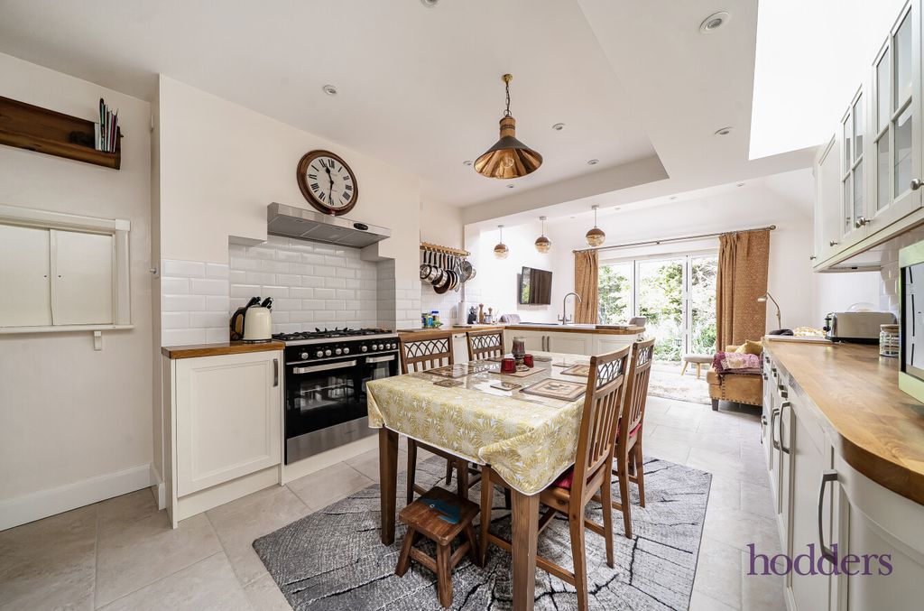 Property photo 3 of 23 Efae4464-55c9-488...