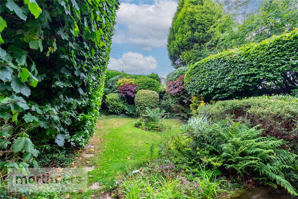 Property photo 3 of 24 Garden