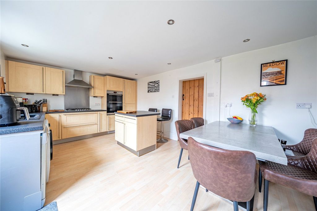 Property photo 3 of 17 Picture No. 16