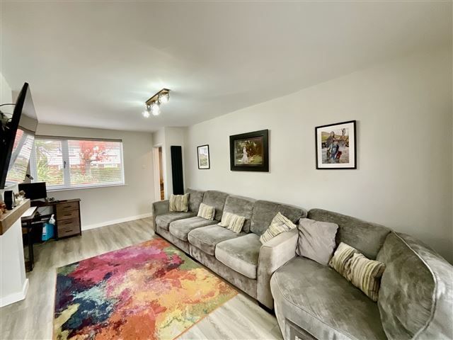 Property photo 3 of 21 Lounge