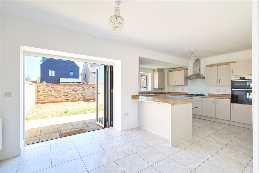 Property photo 3 of 13 Picture No. 02