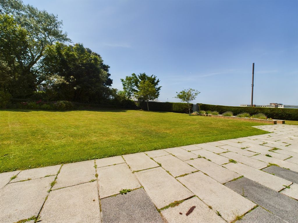 Property photo 3 of 13 Cam02089G0-Pr0269-Still010