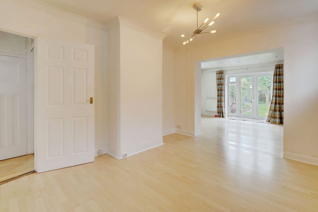 Property photo 3 of 27