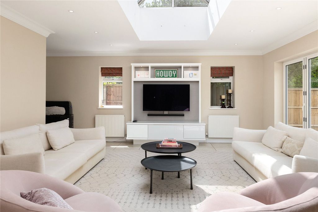 Property photo 2 of 35 Picture No. 23