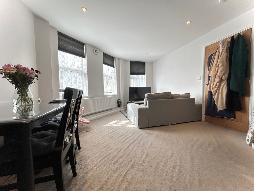 Property photo 2 of 11 Gallery
